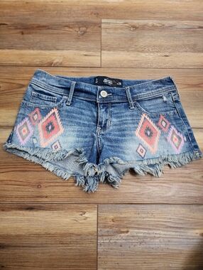 Hollister Low Rise Short Shorts Women's 3 26 Blue Tribal Cut-Offs